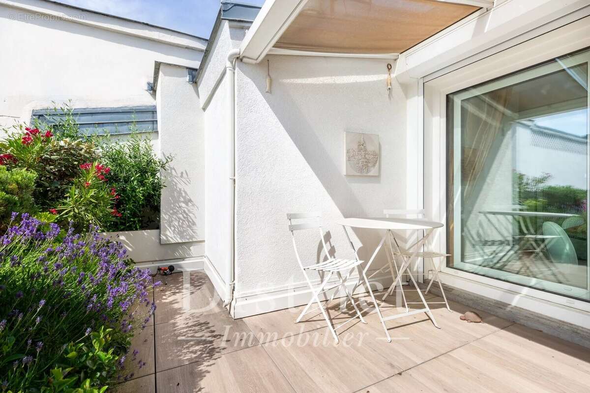 Appartement à PARIS-8E
