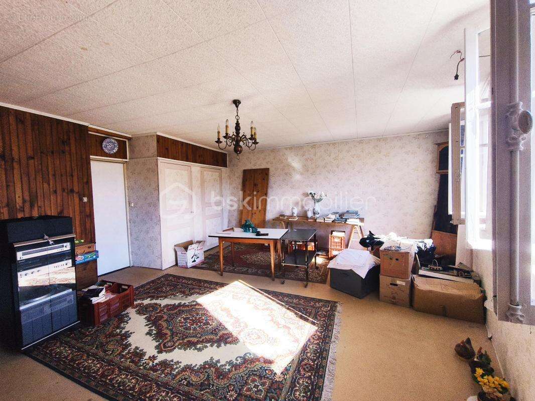 Maison à VIC-FEZENSAC