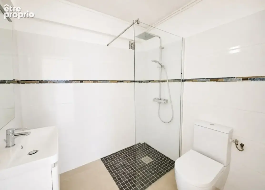 A vendre - Fort de France – Quartier Didier - Maison d'architecte – 7 Pièces – 4 Chambres + Petit T2 Indépendant - photo 36
