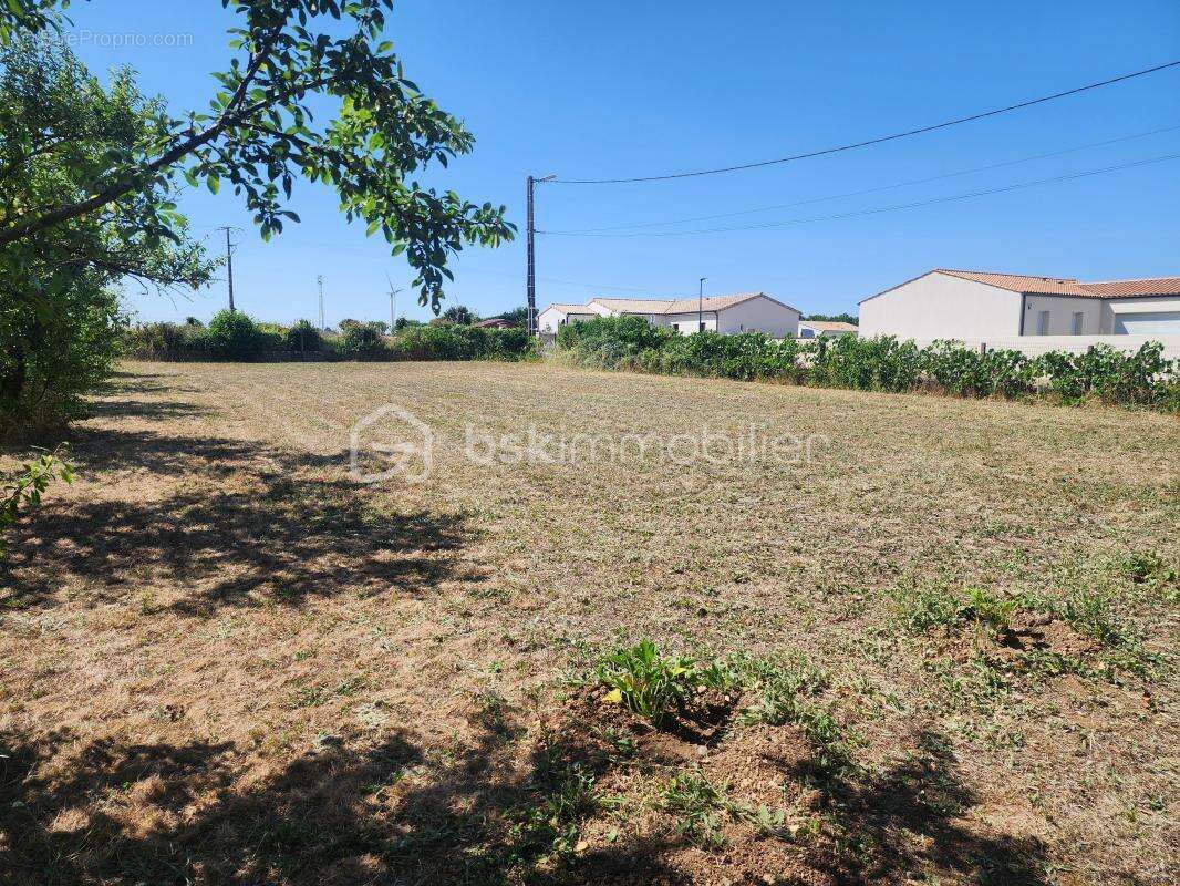  Terrain de 822 m²  - Saint-Rémy (79410) - Hors lotissement - photo 2