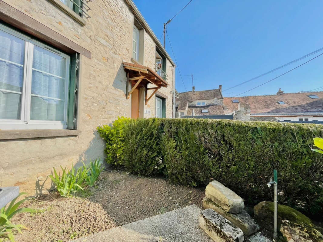 Maison à LE CHATELET-EN-BRIE