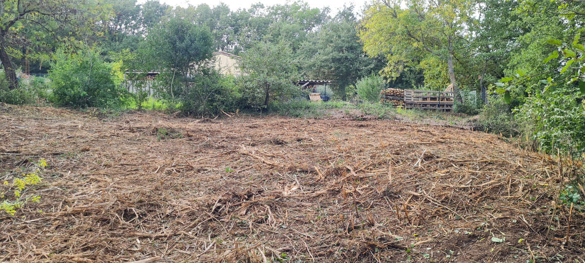 Terrain à UZES