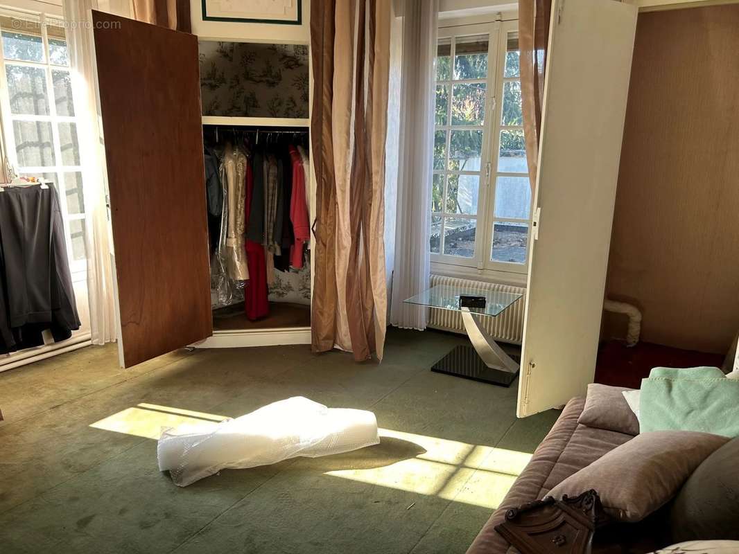 Terrain à CHENNEVIERES-SUR-MARNE