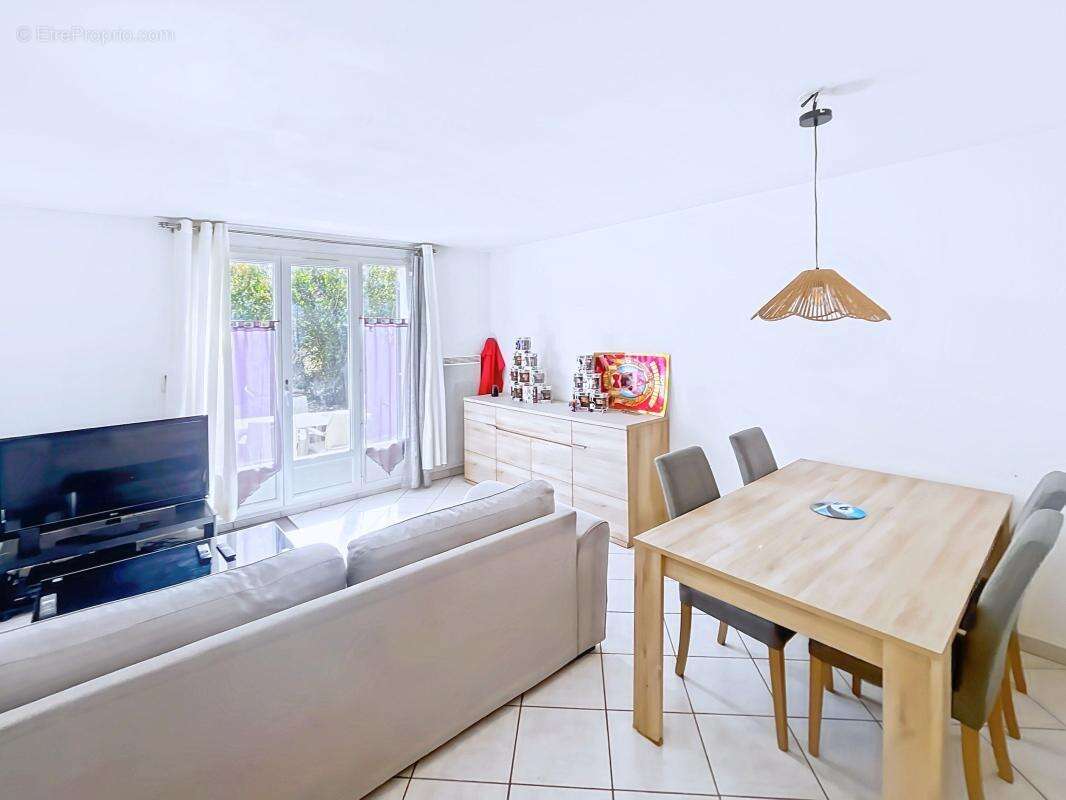  Appartement Duplex 2 Chambres avec Jardin Privatif  Proche Écoles, Commerces, Centre Commercial et Toutes Commodités - photo 2