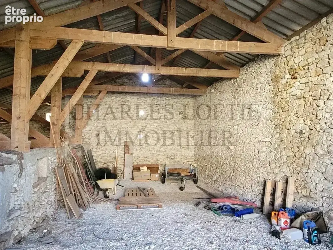 Maison en pierre avec extension et grande grange, sur un terrain de 8811 m,² à moins de 15 minutes de Cahors. - photo 11