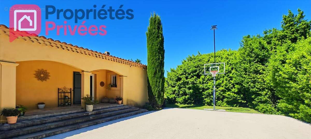 Maison à MOURIES