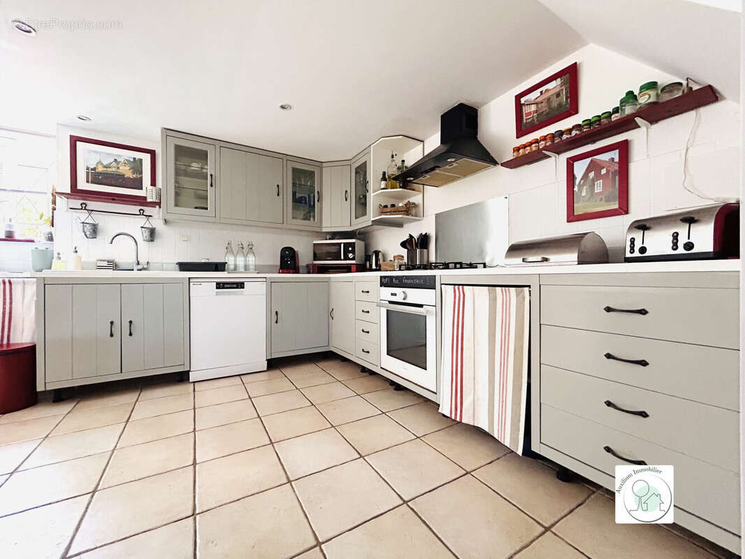 Maison 155 m² à Saint-Ciers-De-Canesse  - photo 2