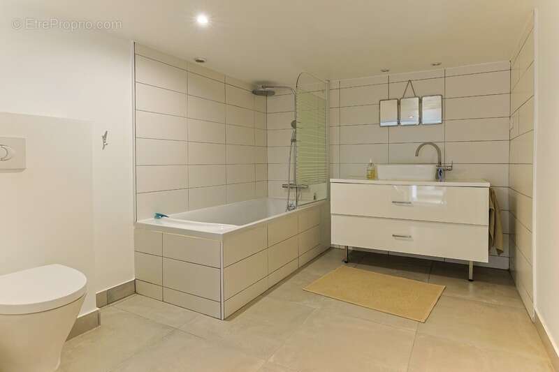 Magnifique PROPRIETE : Maison De Maître Et  Deux Dépendances (  17 Pièces / 400 M² )  Située à VERARGUES (34) DEDIEE A UN PROJET - photo 22
