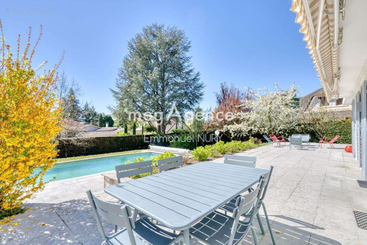Maison spacieuse de 230 m² avec 5 chambres & piscine - photo 5