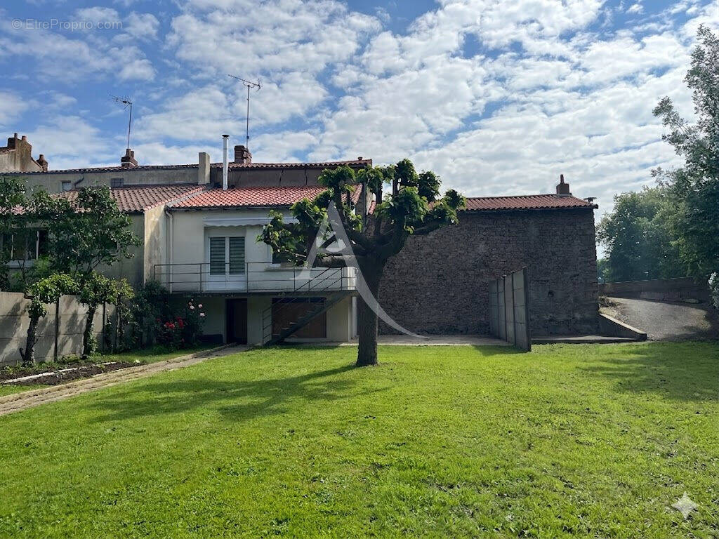 Maison à MORTAGNE-SUR-SEVRE
