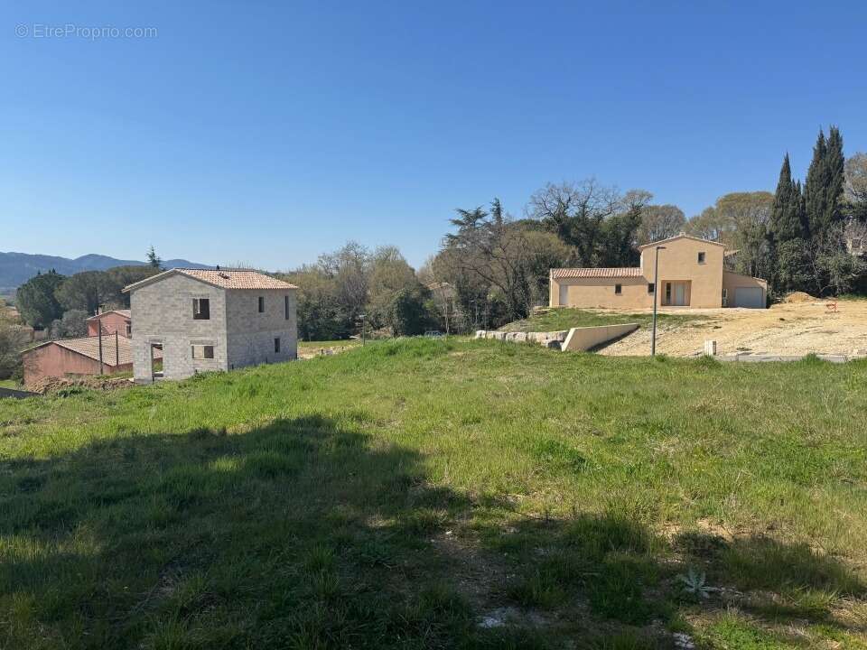 Terrain 722 m² à Cadenet  - photo 2