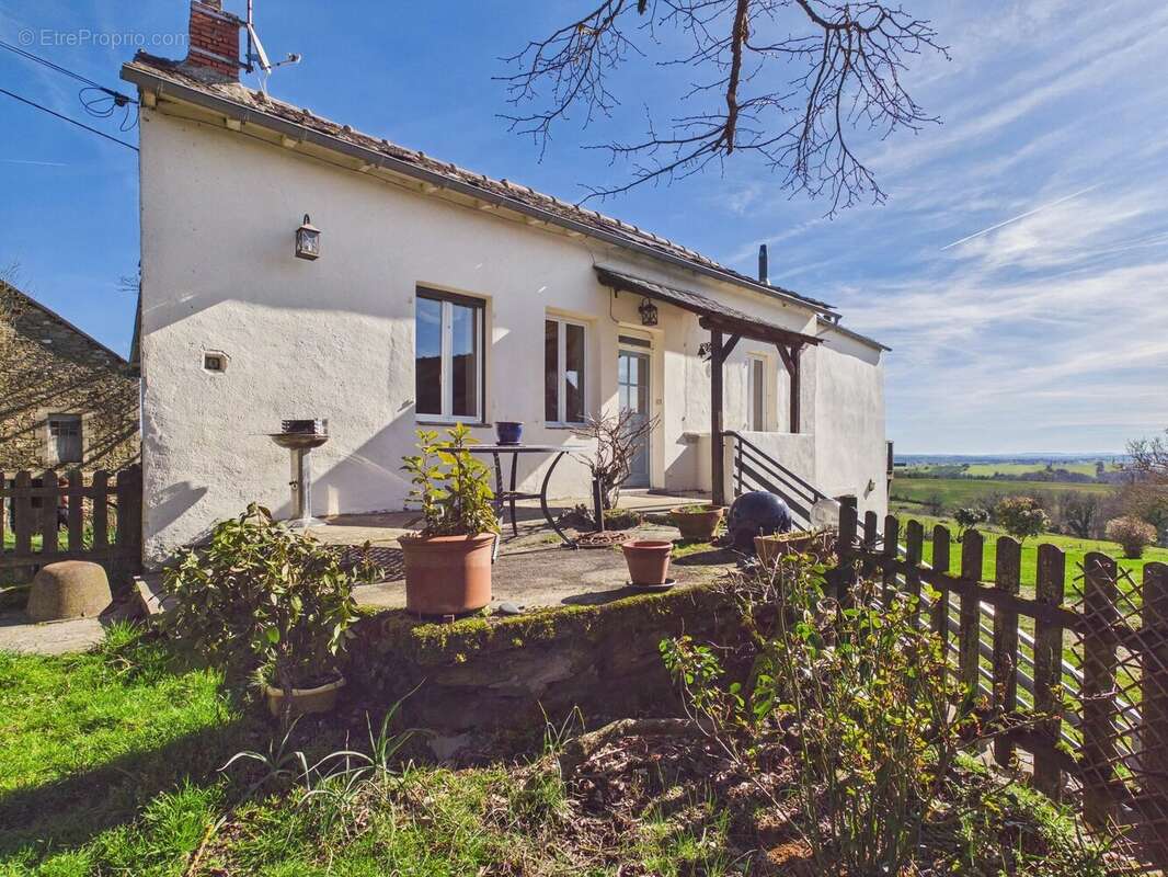 Maison à LA SALVETAT-PEYRALES