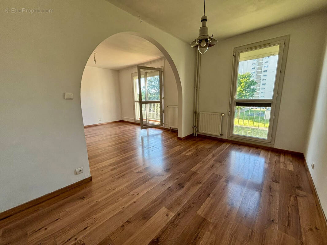 Appartement à SAINT-FONS