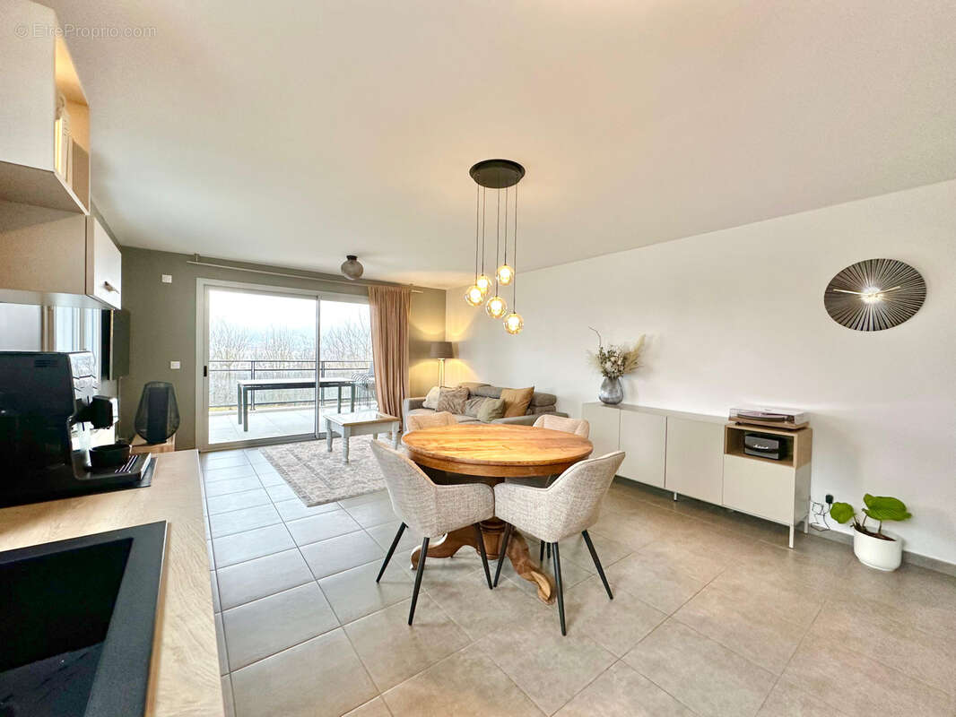 Appartement à SALES