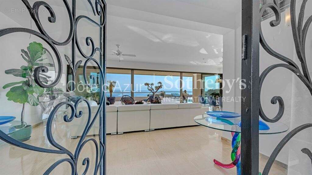 Villa contemporaine avec vue mer panoramique à vendre à Sainte-Maxime - photo 19