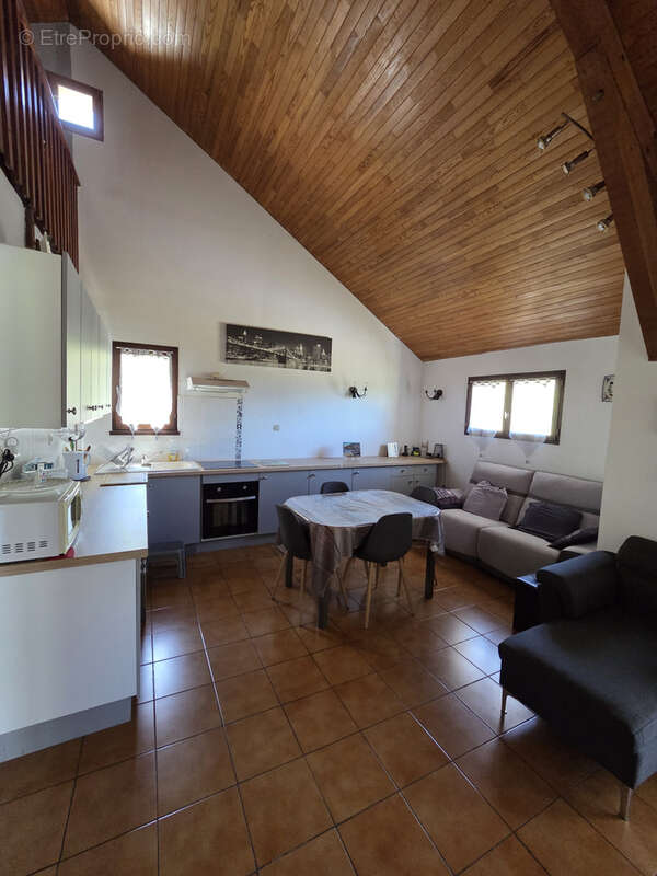 Maison à ENCHASTRAYES