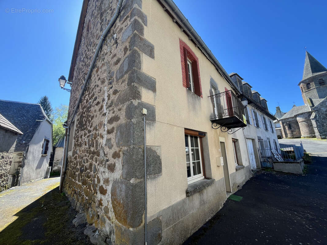 Maison à ANGLARDS-DE-SALERS