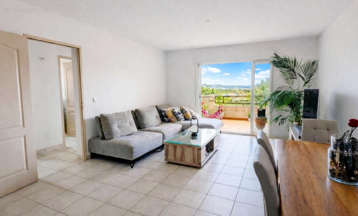 CAVAILLON (84)  beau T3 de 61 m² avec terrasse couverte + stationnement privatif en petite résidence fermée - photo 4
