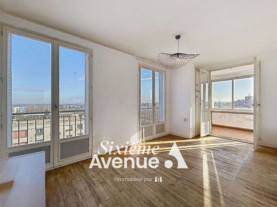 Appartement à DECINES-CHARPIEU