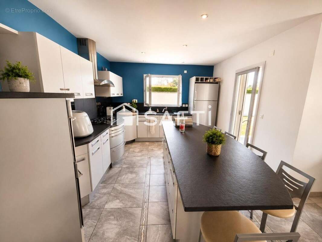 Maison 156 m² à Veauchette  - photo 4