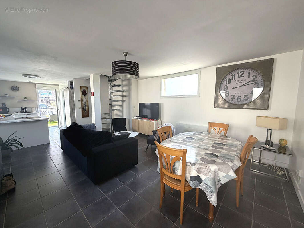 T3  duplex avec terrasse et parking privatif - photo 3