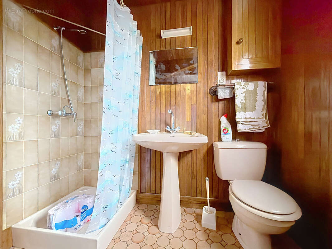 Maison à SAINT-CYR-LA-ROCHE