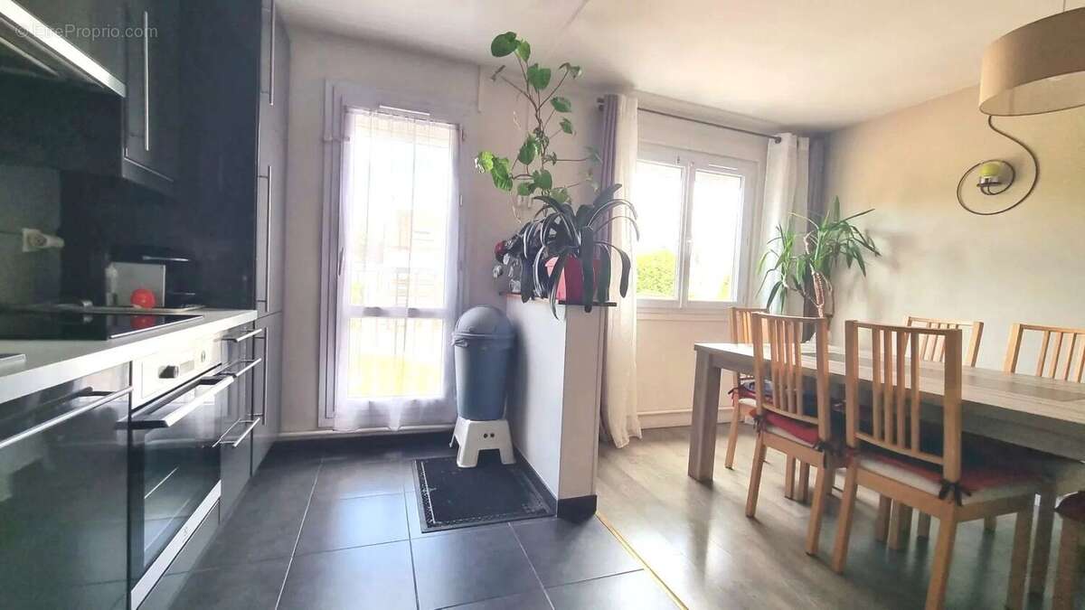 Appartement à BEYNES