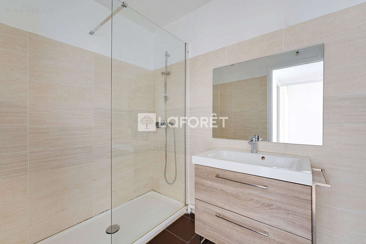 Parc Montsouris - Étage élevé - 3 pièces de 60m² - Bon état général - photo 8