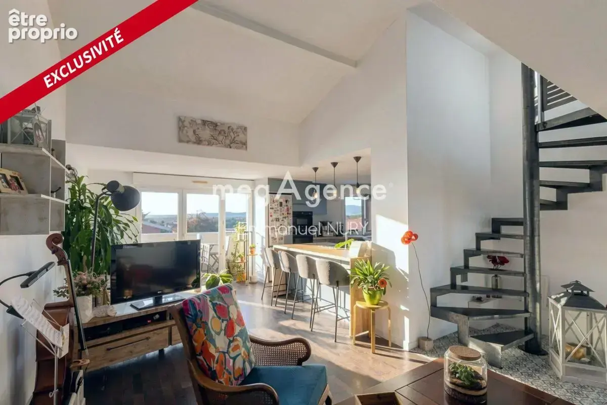 Appartement à SAINT-GENIS-LES-OLLIERES