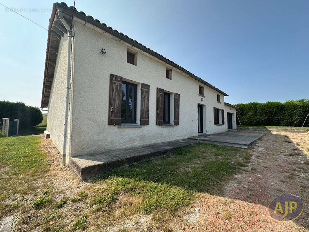 Maison à CHADENAC