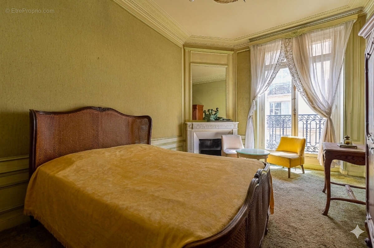 Appartement à PARIS-8E