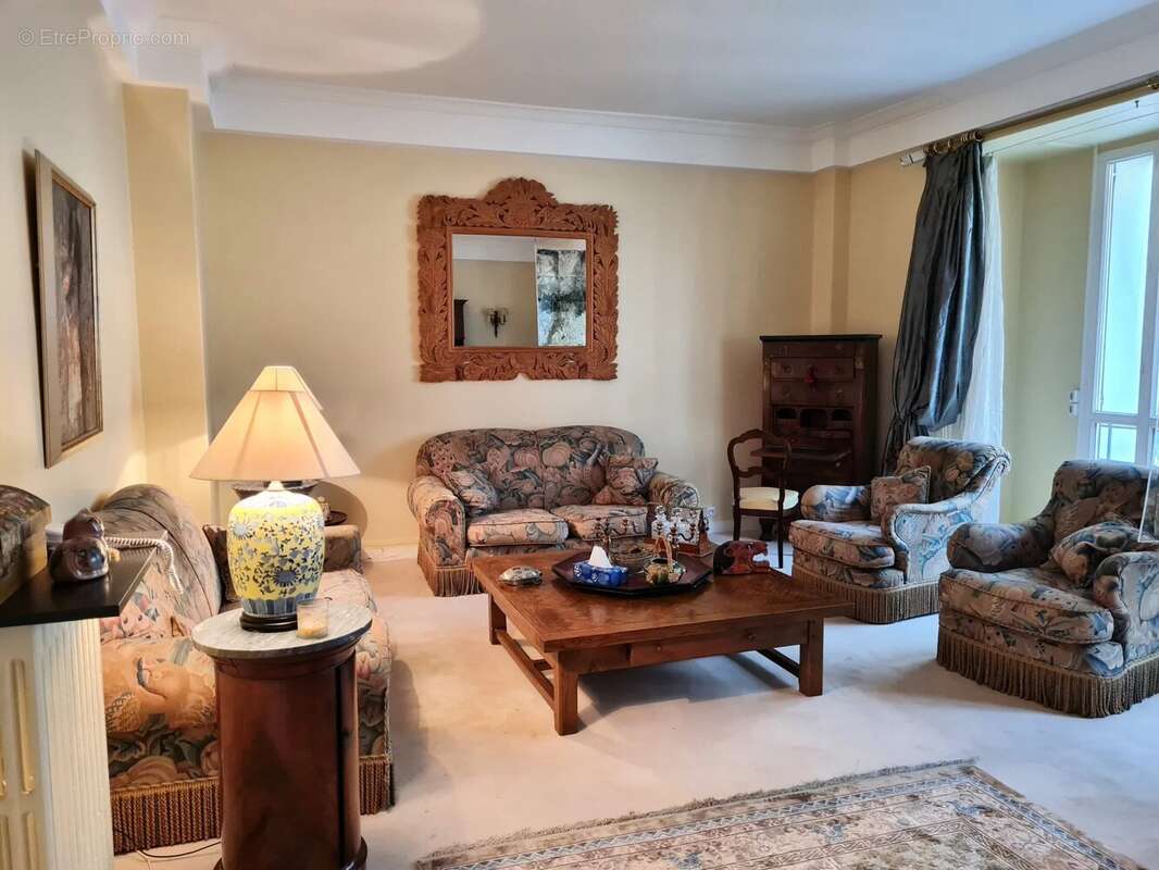 Appartement à NEUILLY-SUR-SEINE