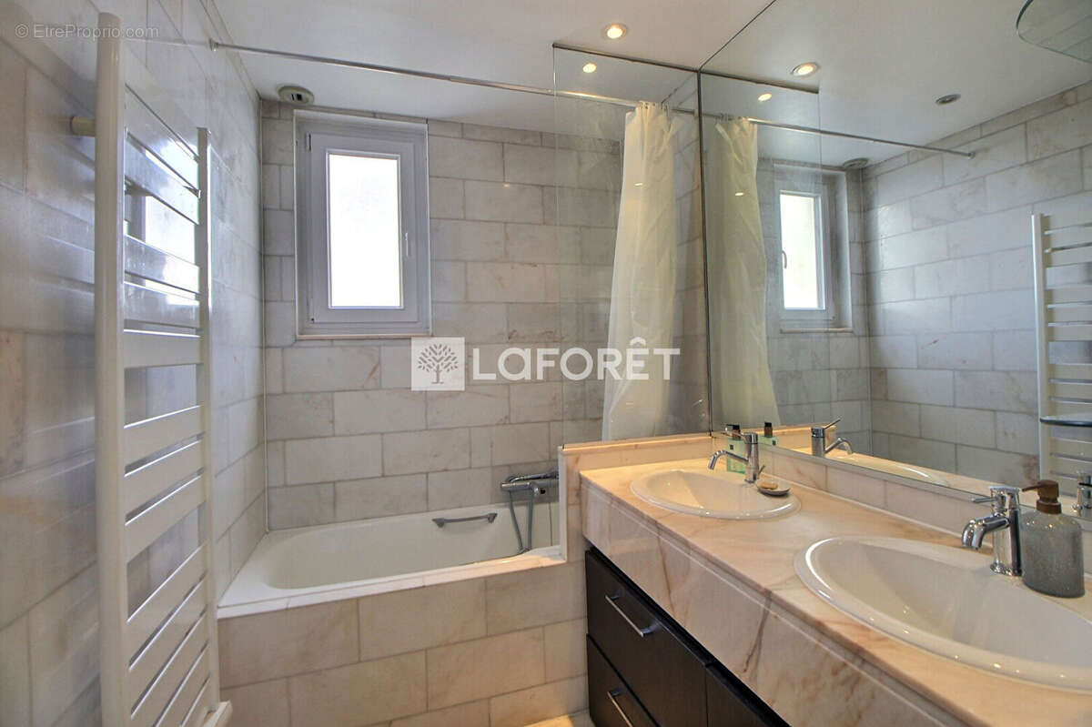 Appartement à SURESNES