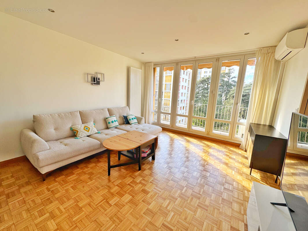 Appartement à LA MULATIERE