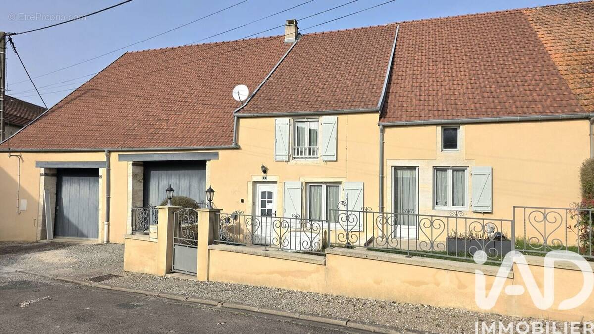Photo 1 - Maison à GIEY-SUR-AUJON
