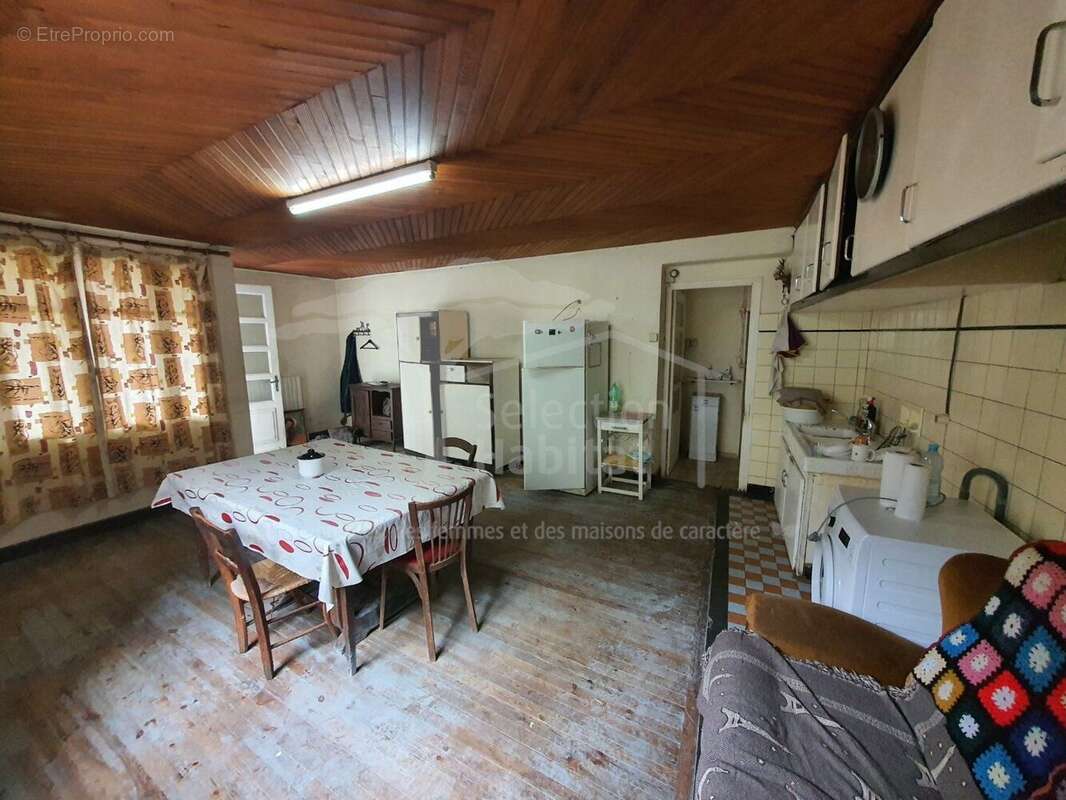 Pradinas- maison de village avec terrain et dependances - photo 8