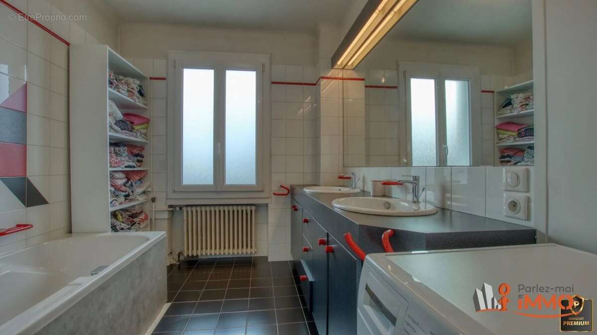 Appartement à VEAUCHE