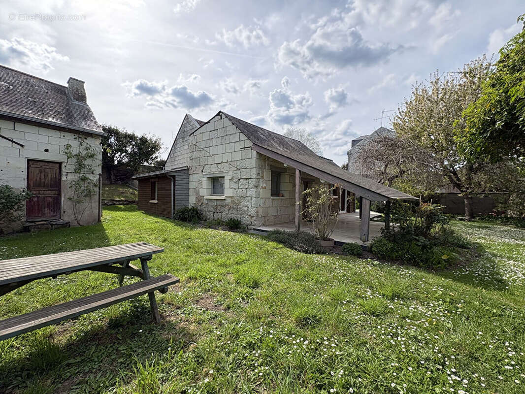 Maison à SAINT-CLEMENT-DES-LEVEES