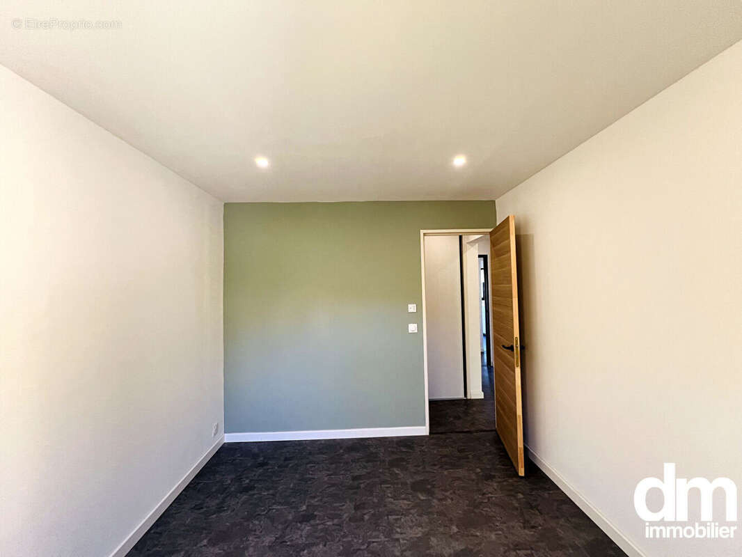 Appartement de type 4 entièrement renové d'une surface de 87m2 avec cellier, extérieur et garage - photo 12