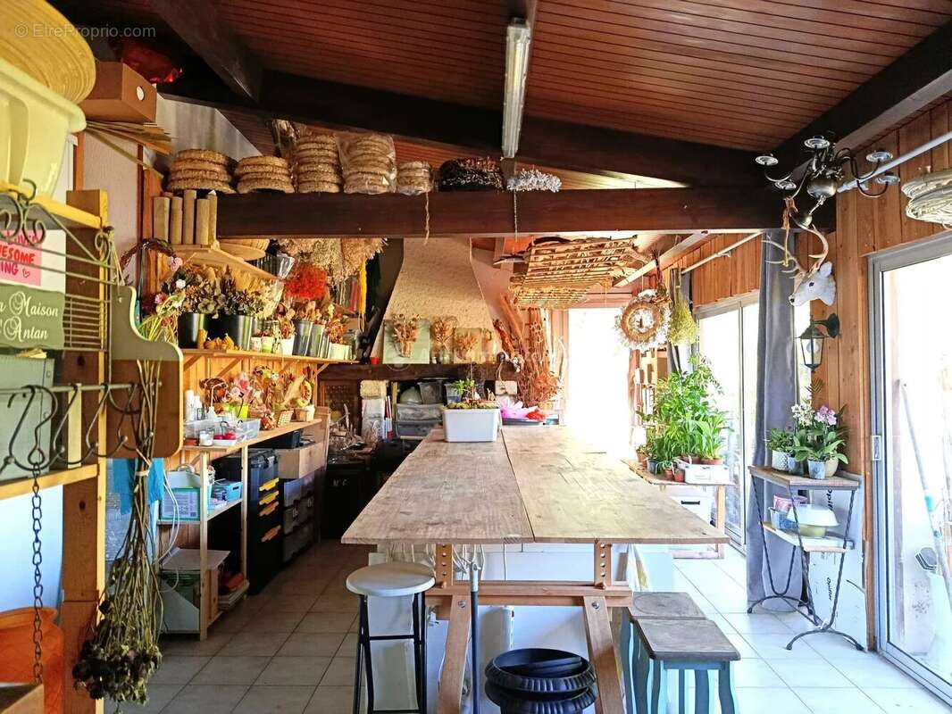Commerce à CAHUZAC-SUR-VERE