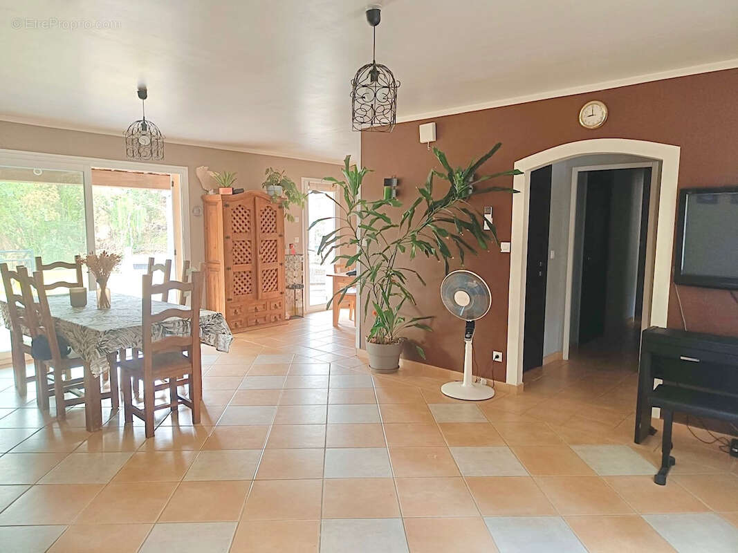 Maison à BAGNOLS-EN-FORET