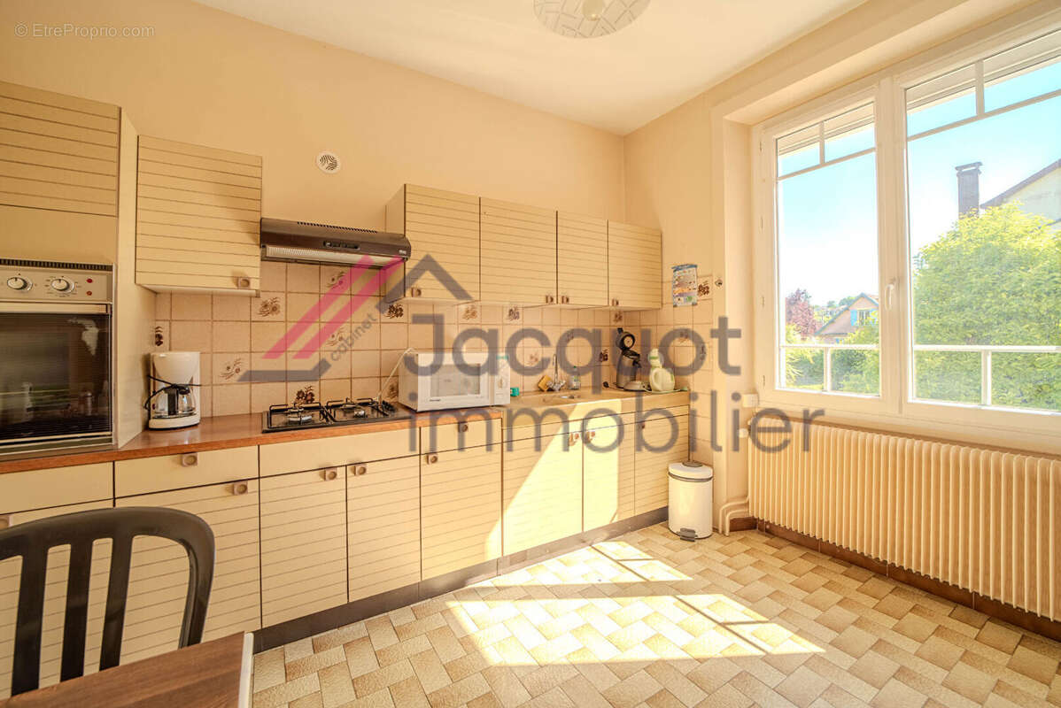 Maison 211 m² à Lons-Le-Saunier  - photo 9