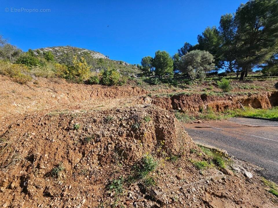 Terrain à ROQUEVAIRE