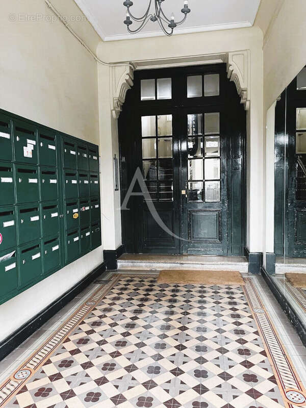 Appartement à CHARENTON-LE-PONT