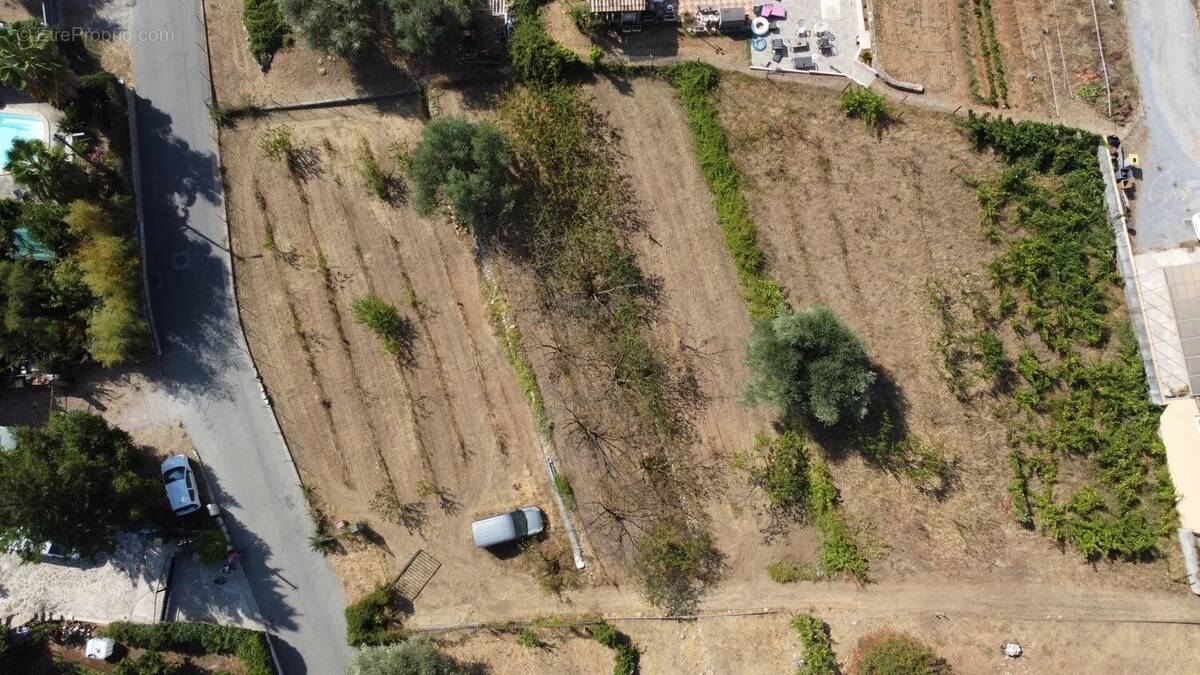 Terrain à CARROS