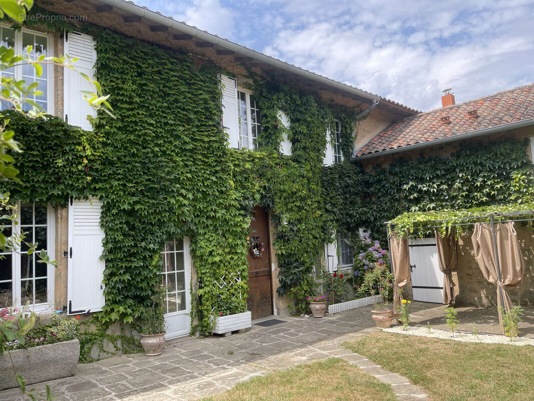 Maison à NANTIAT