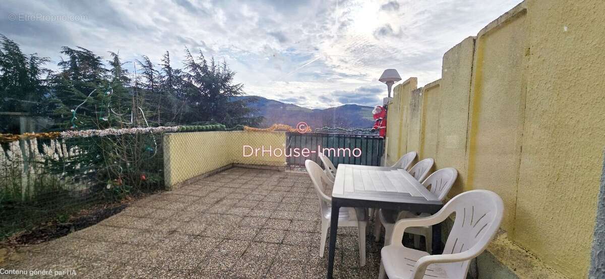 Maison à SAINT-JEAN-BONNEFONDS