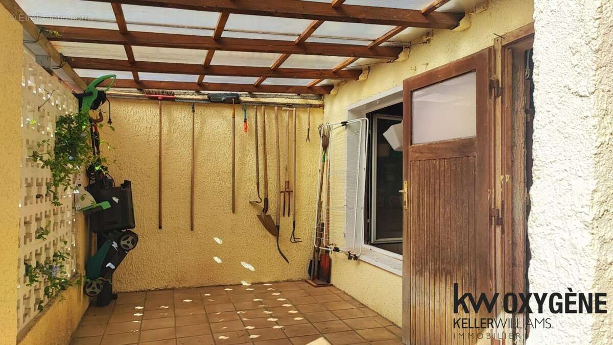 Maison à SAINT-LAURENT-DE-LA-SALANQUE