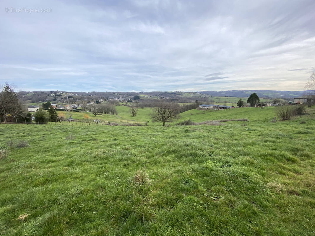 Terrain à VOUTEZAC