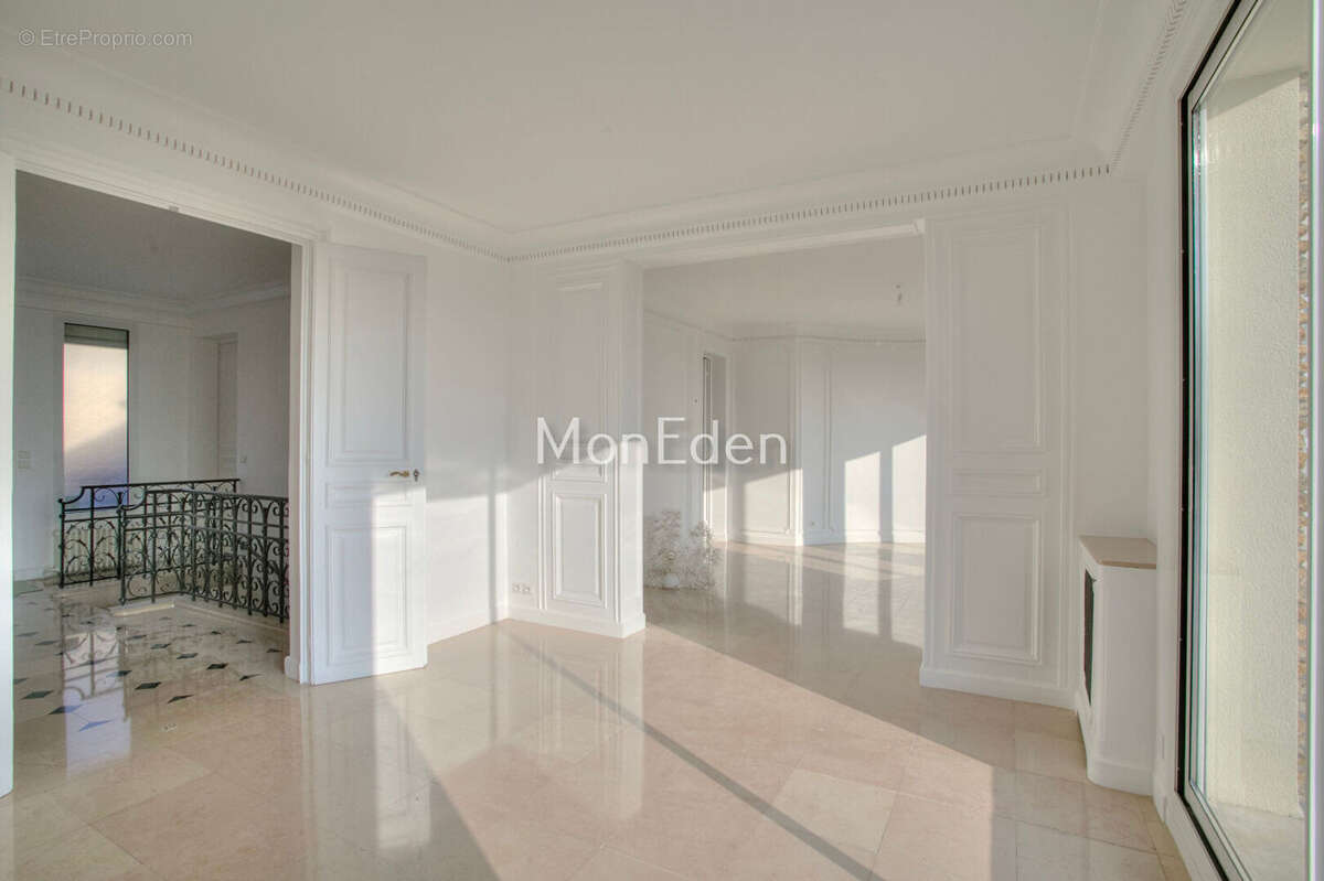 ST CLOUD Splendide Villa 12 pièce(s) 440 m2  (1058m² terrain) et Terrasse vue Tour Eiffel! - photo 9